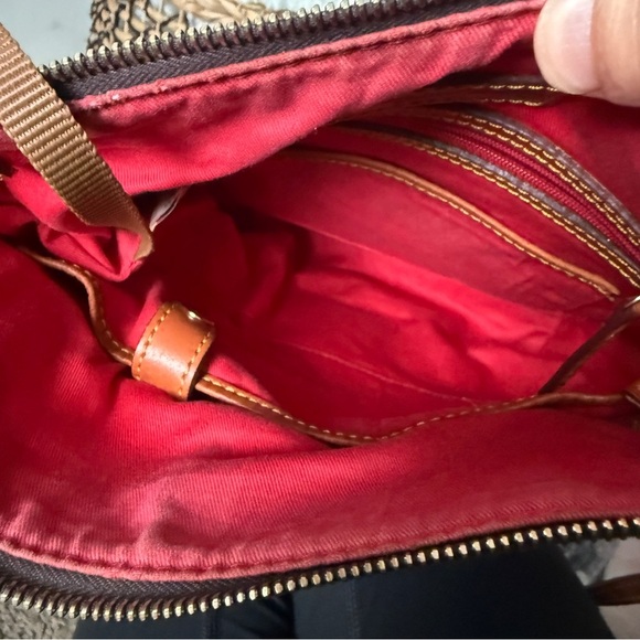 Dooney & Bourke Gretta Adjustable Crossbody Leather top zipper closure - Picture 5 of 12